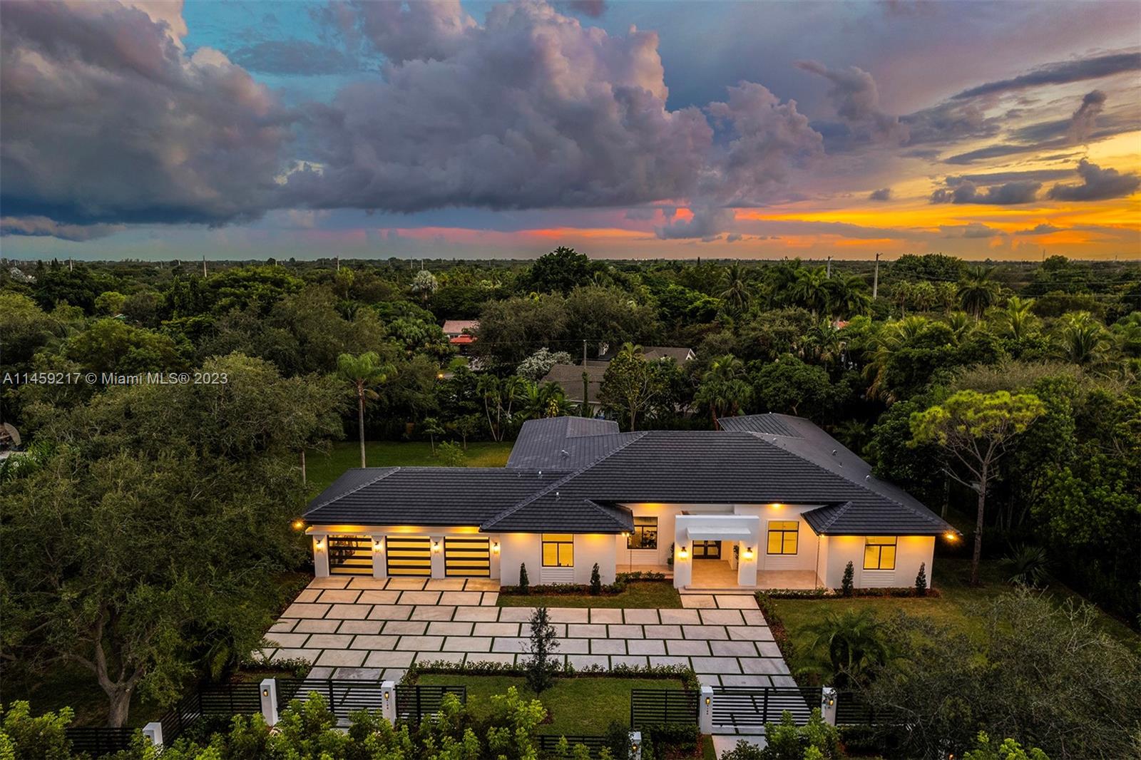 PINE TREE ESTATES 1ST ADD - Residential