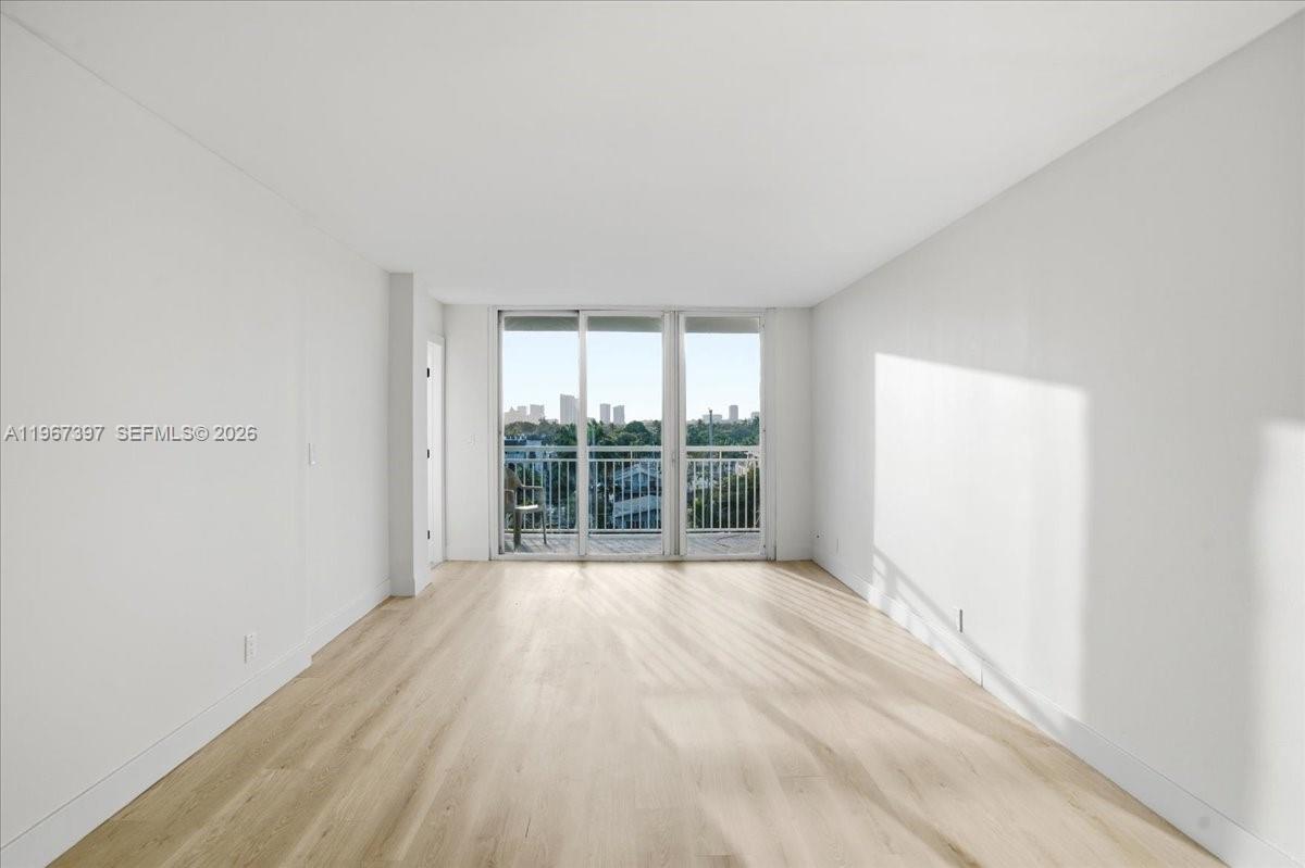 VENICE ISLE TOWER CONDO - Residential