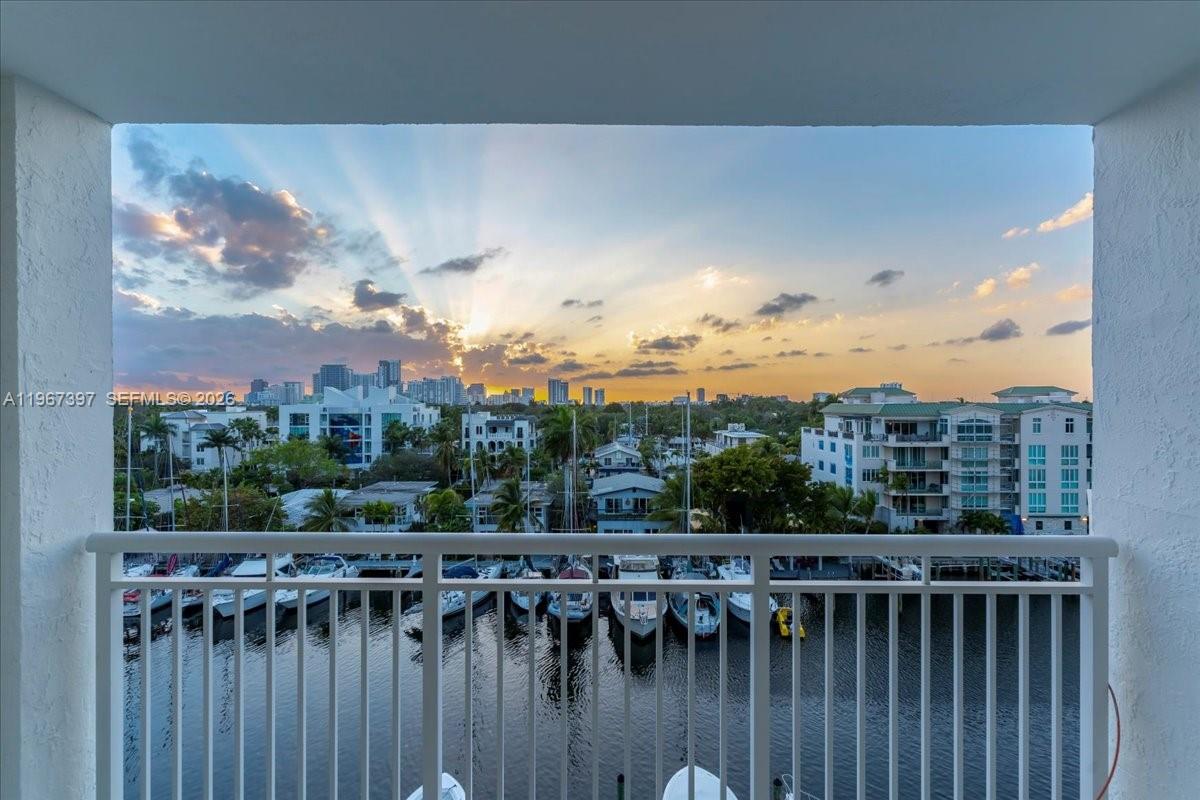 VENICE ISLE TOWER CONDO - Residential