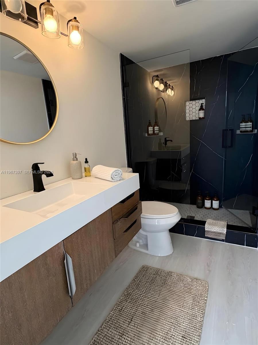 VENICE ISLE TOWER CONDO - Residential