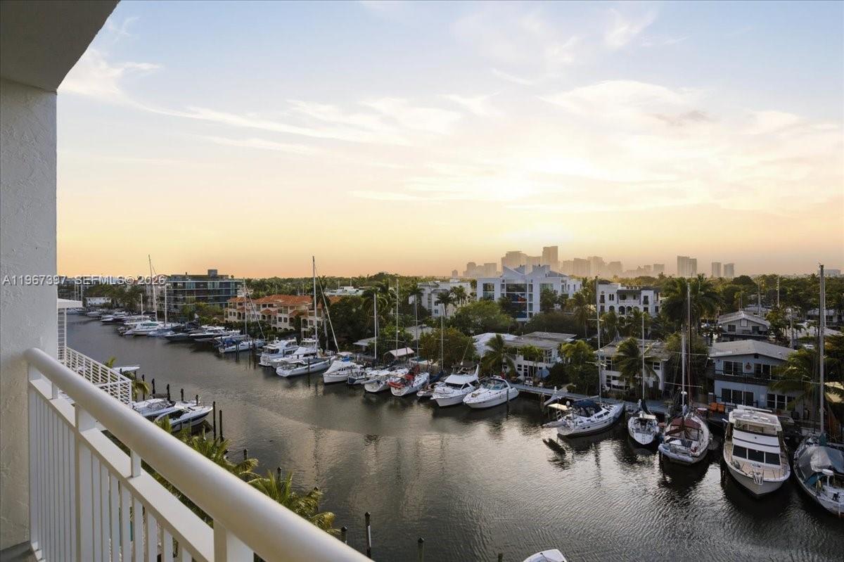 VENICE ISLE TOWER CONDO - Residential