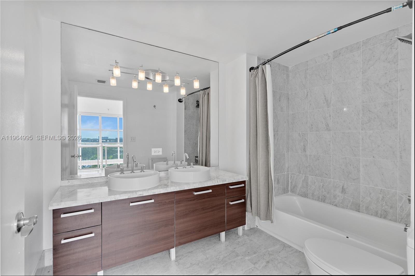 VIZCAYNE NORTH CONDO - Residential Lease