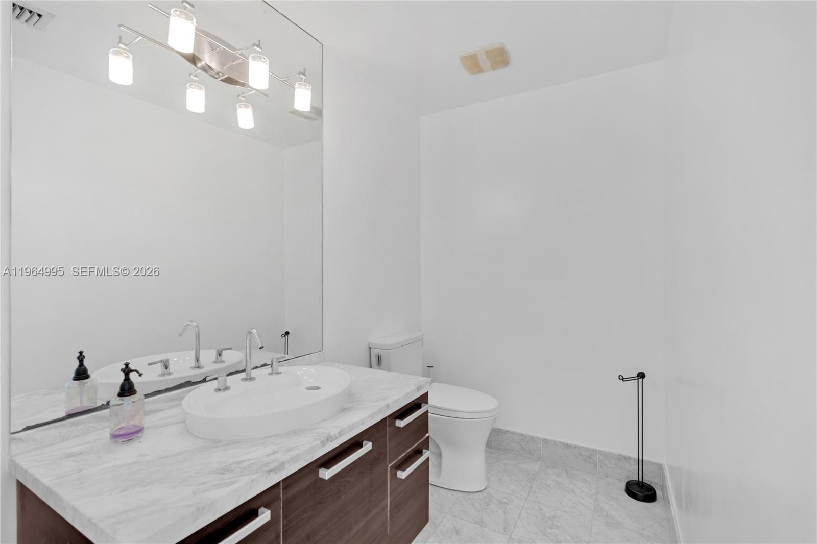 VIZCAYNE NORTH CONDO - Residential Lease