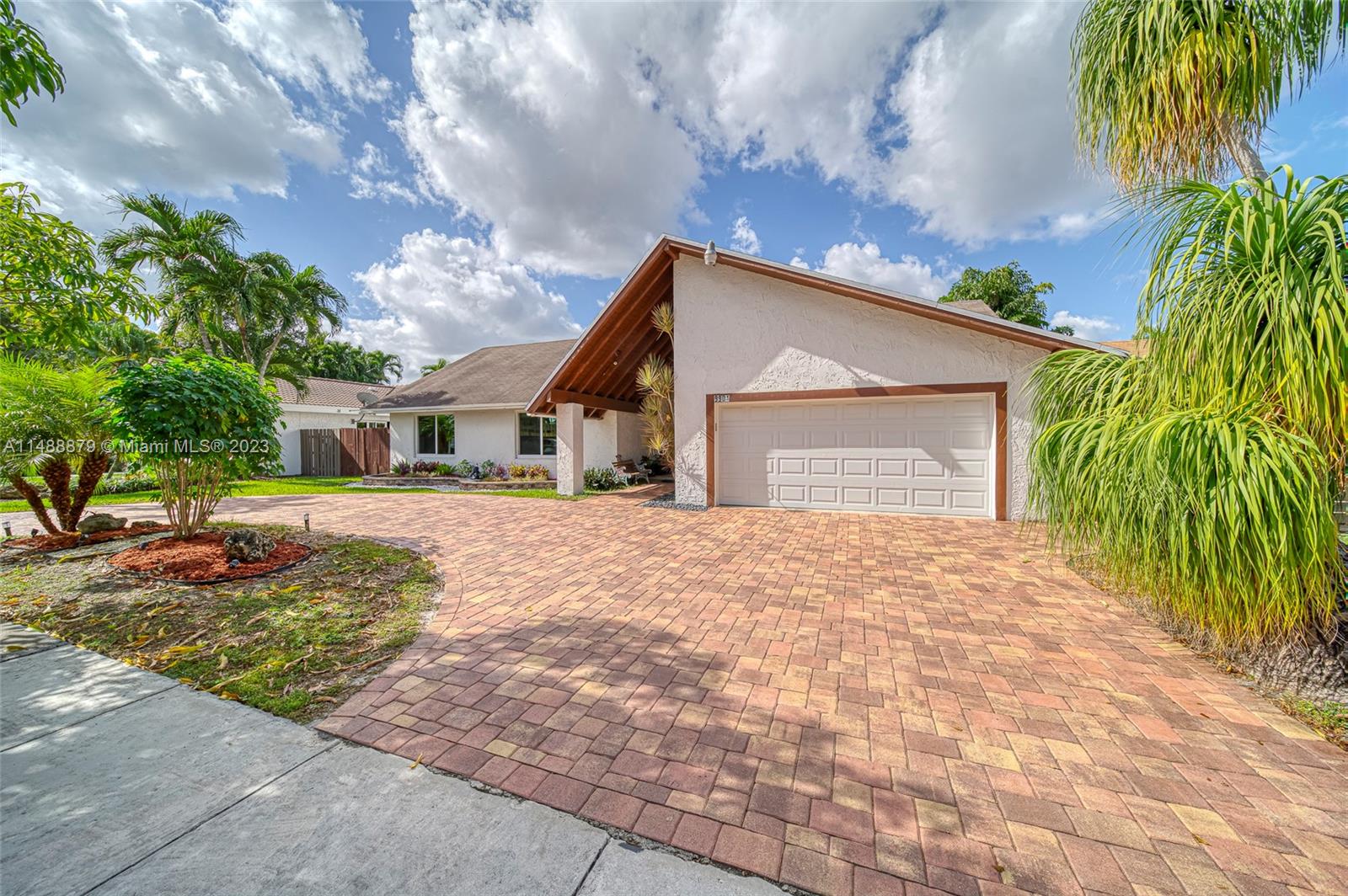 CALUSA CLUB ESTATES 5TH A - Residential