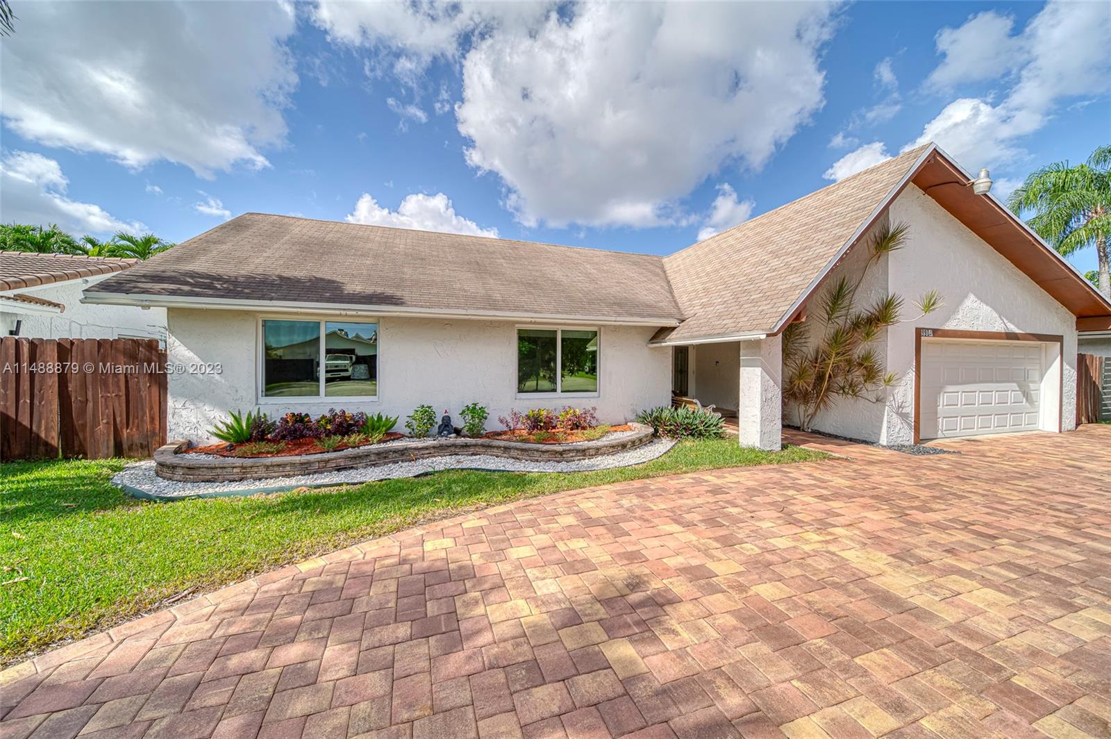 CALUSA CLUB ESTATES 5TH A - Residential