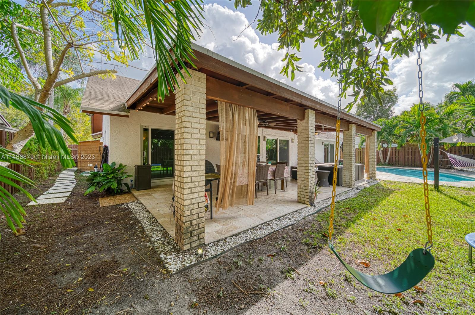 CALUSA CLUB ESTATES 5TH A - Residential