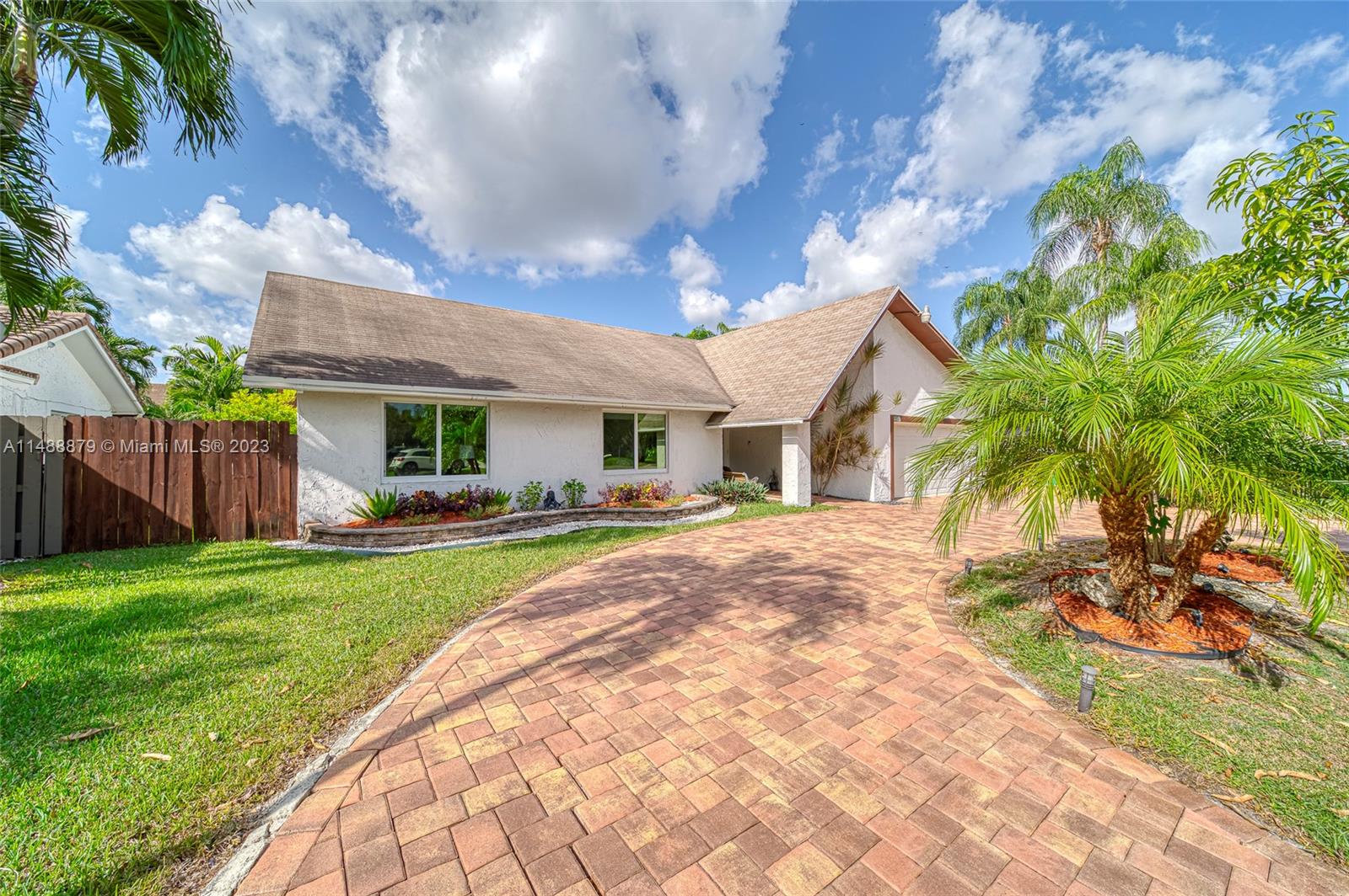 CALUSA CLUB ESTATES 5TH A - Residential