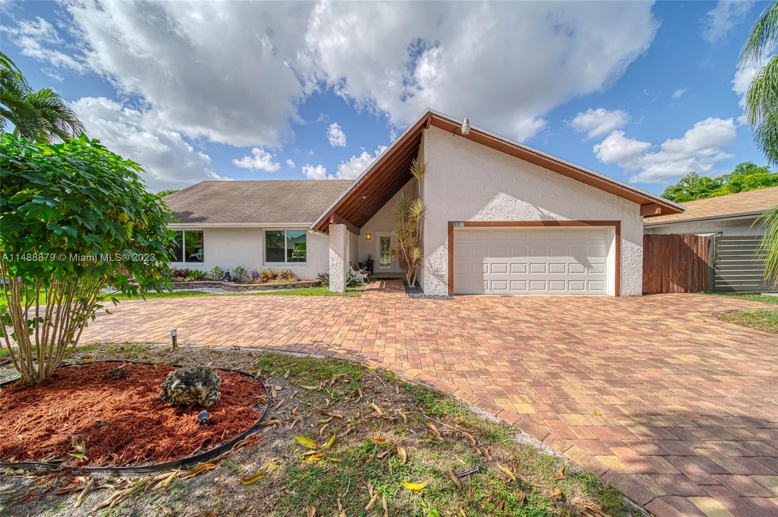CALUSA CLUB ESTATES 5TH A - Residential