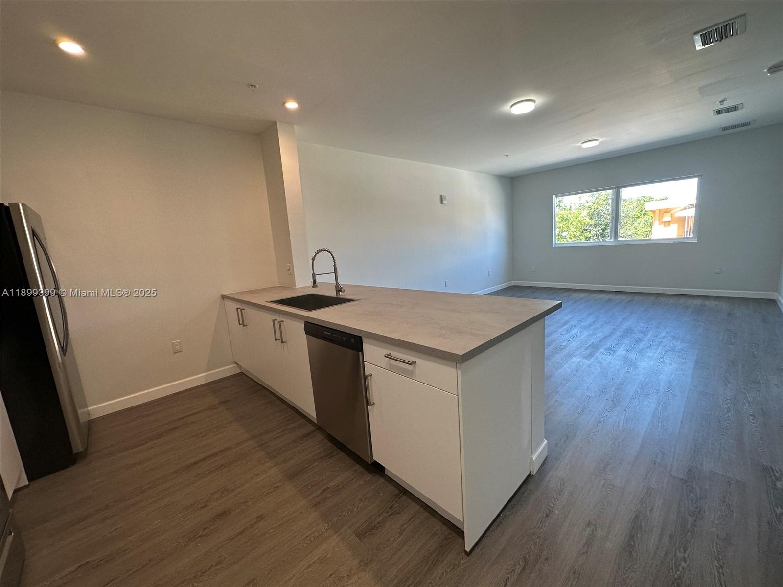ALLAPATTAH HGLDS ADDN REV - Residential Lease