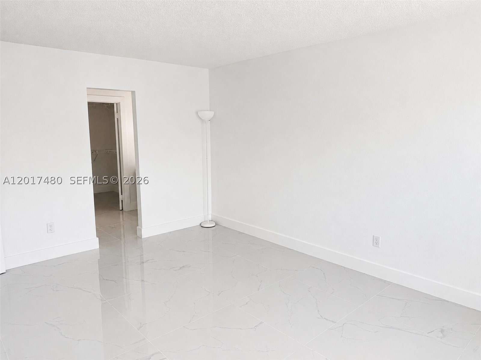 NARANJA LAKES CONDO NO 5 - Residential