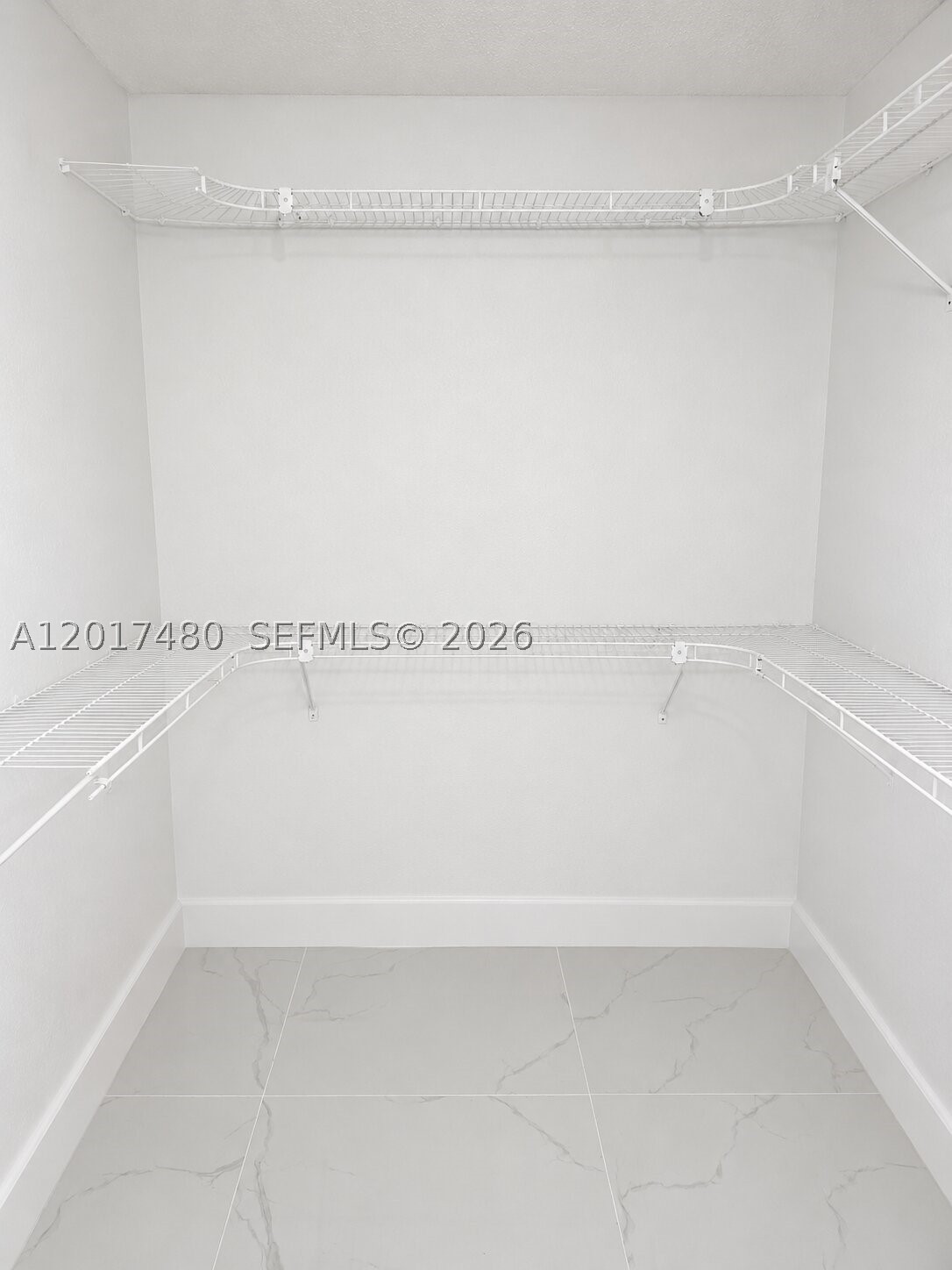 NARANJA LAKES CONDO NO 5 - Residential