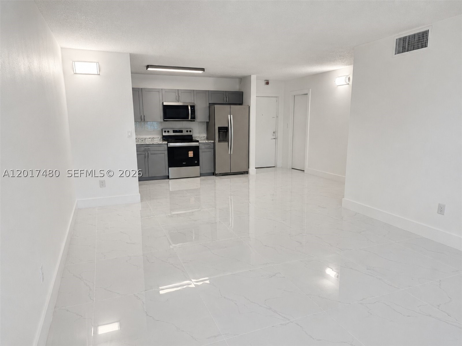 NARANJA LAKES CONDO NO 5 - Residential
