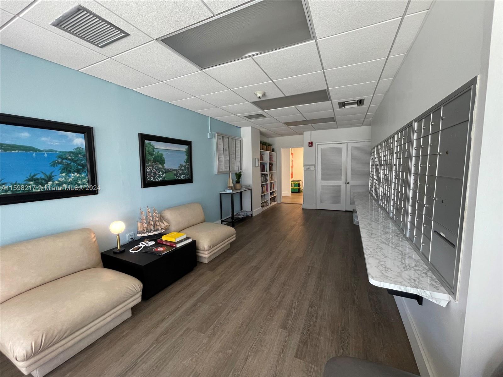 CLIPPER CONDO NO 1 - Residential