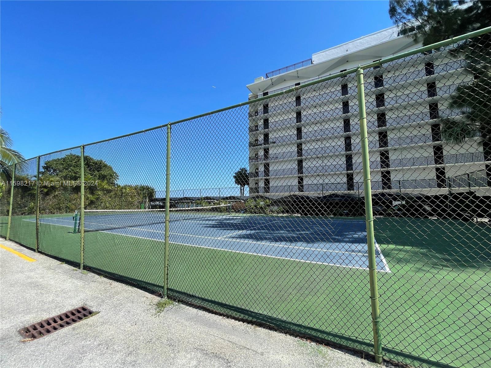 CLIPPER CONDO NO 1 - Residential