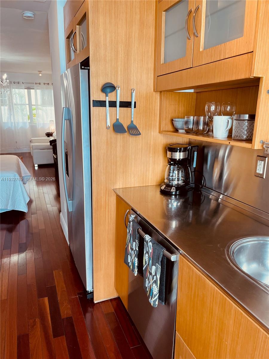 RETREAT CONDO - Residential