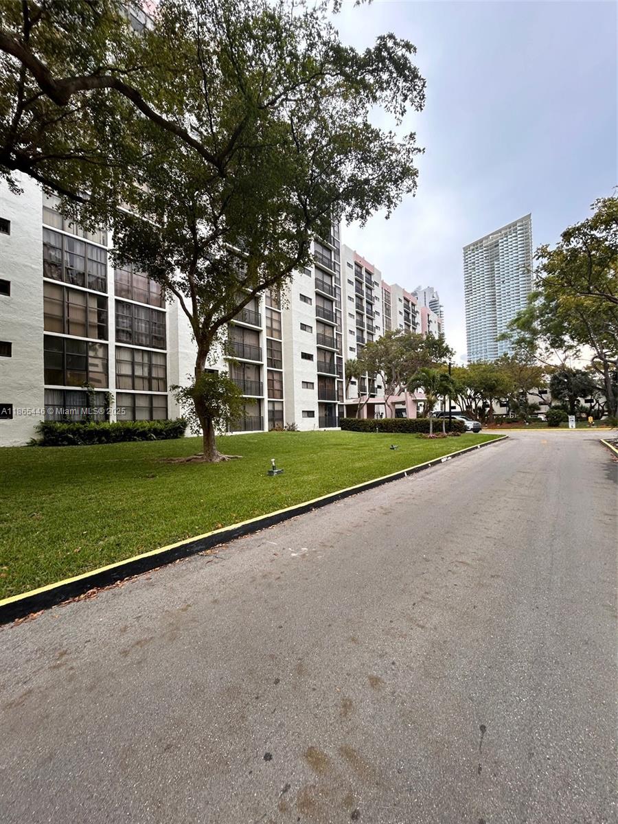 PLAZA OF AMERICAS CONDO P - Residential Lease