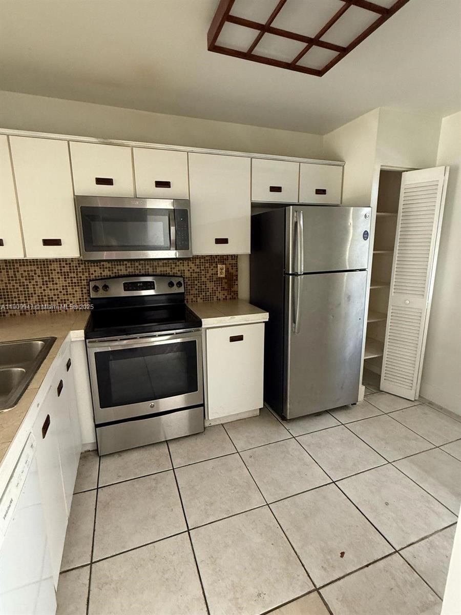 MONTEREY VILLAGE-TWO COND - Residential