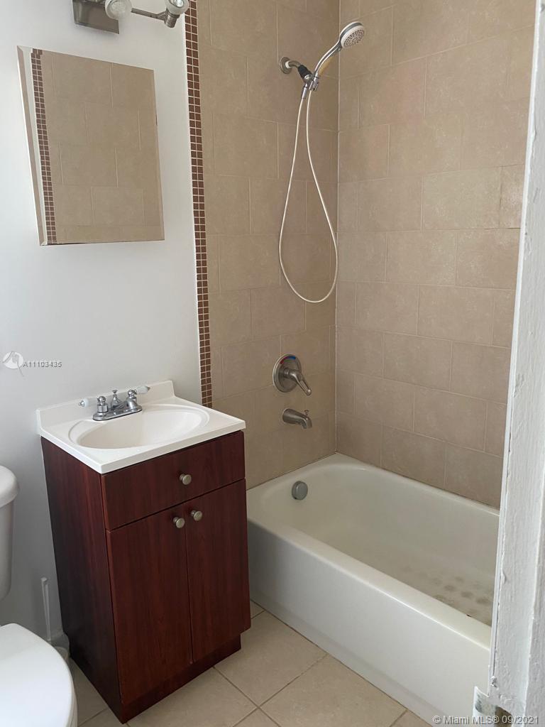 POINCIANA BEACH CONDO - Residential Lease