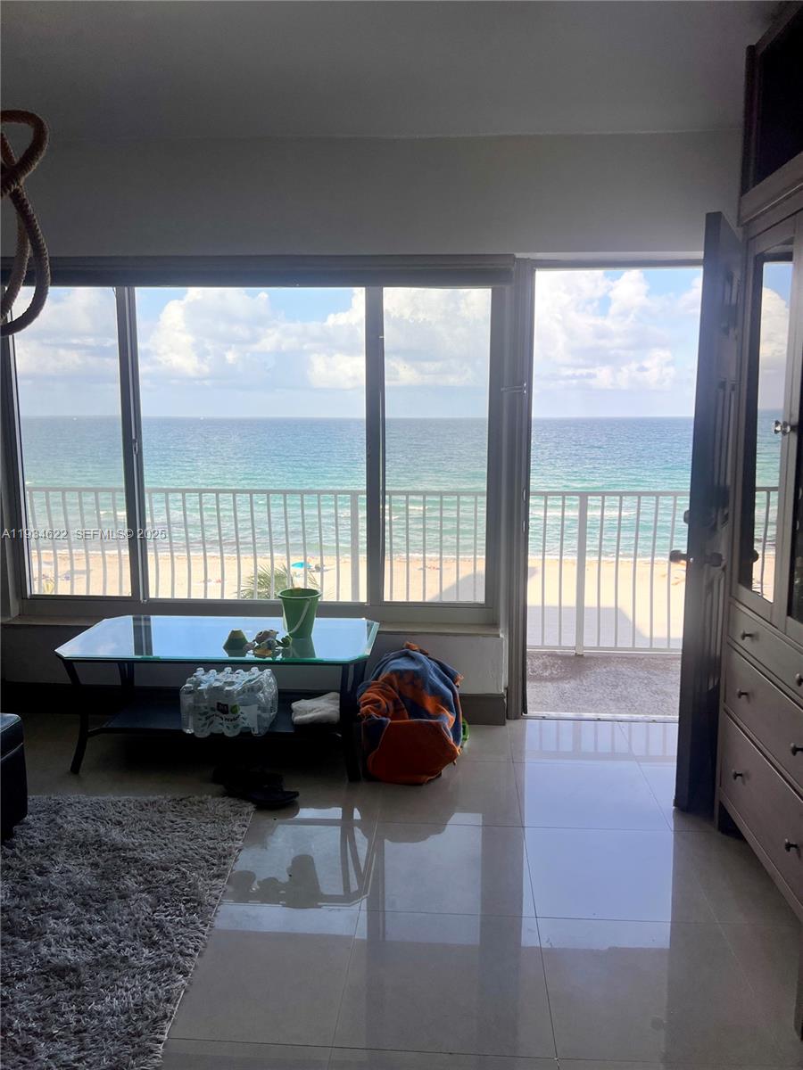 MAINSAIL CONDOMINIUM - Residential