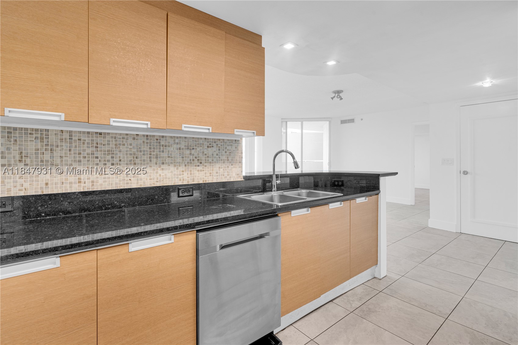 THE BRIDGEWATER CONDO - Residential
