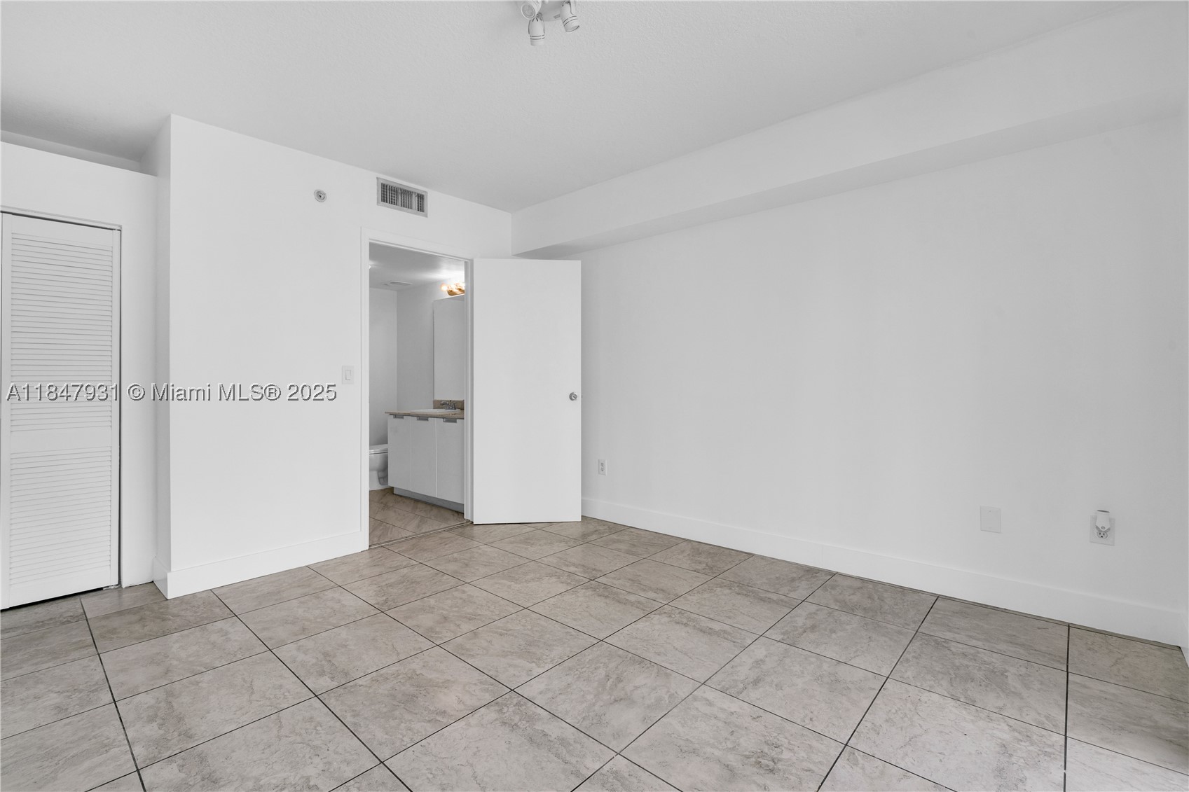 THE BRIDGEWATER CONDO - Residential