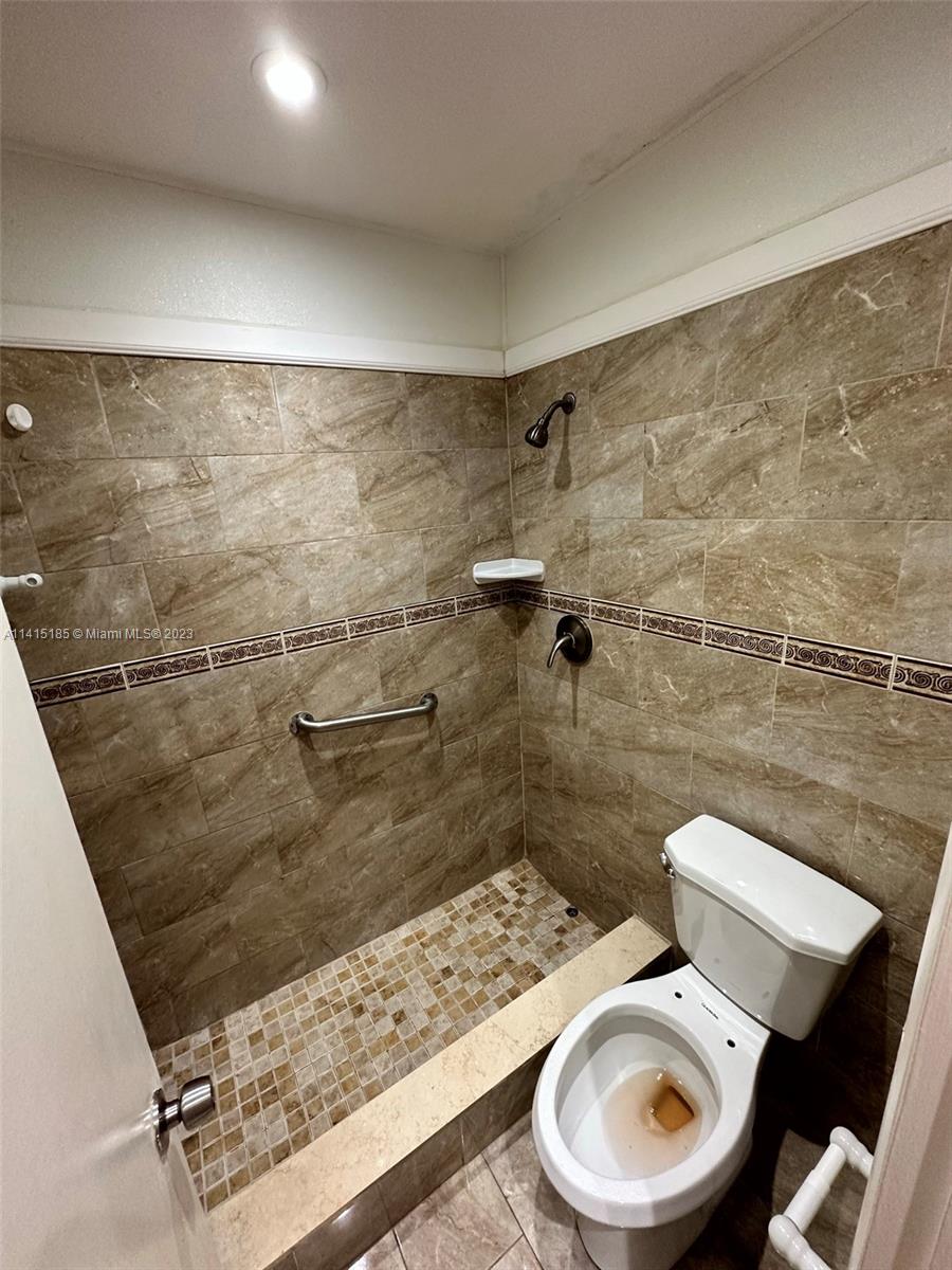 PALMETTO GARDENS NORTH CO - Residential Lease
