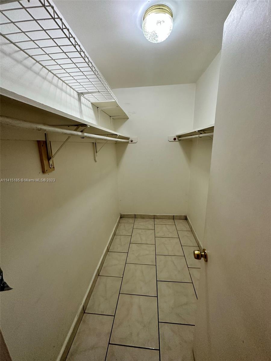 PALMETTO GARDENS NORTH CO - Residential Lease