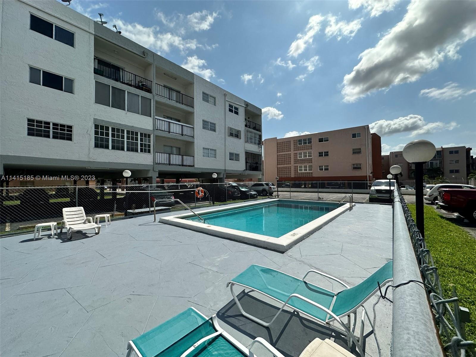 PALMETTO GARDENS NORTH CO - Residential Lease