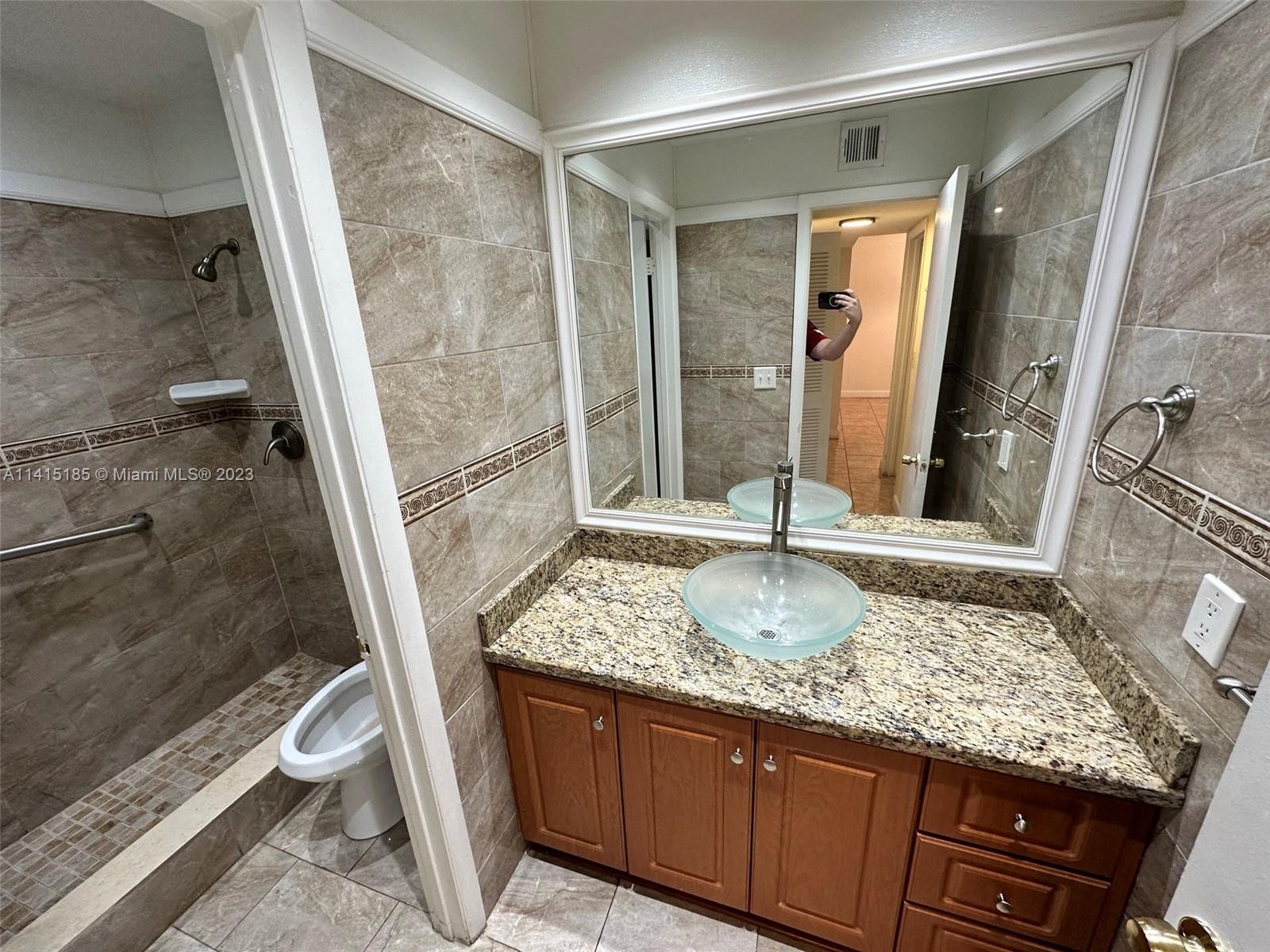 PALMETTO GARDENS NORTH CO - Residential Lease