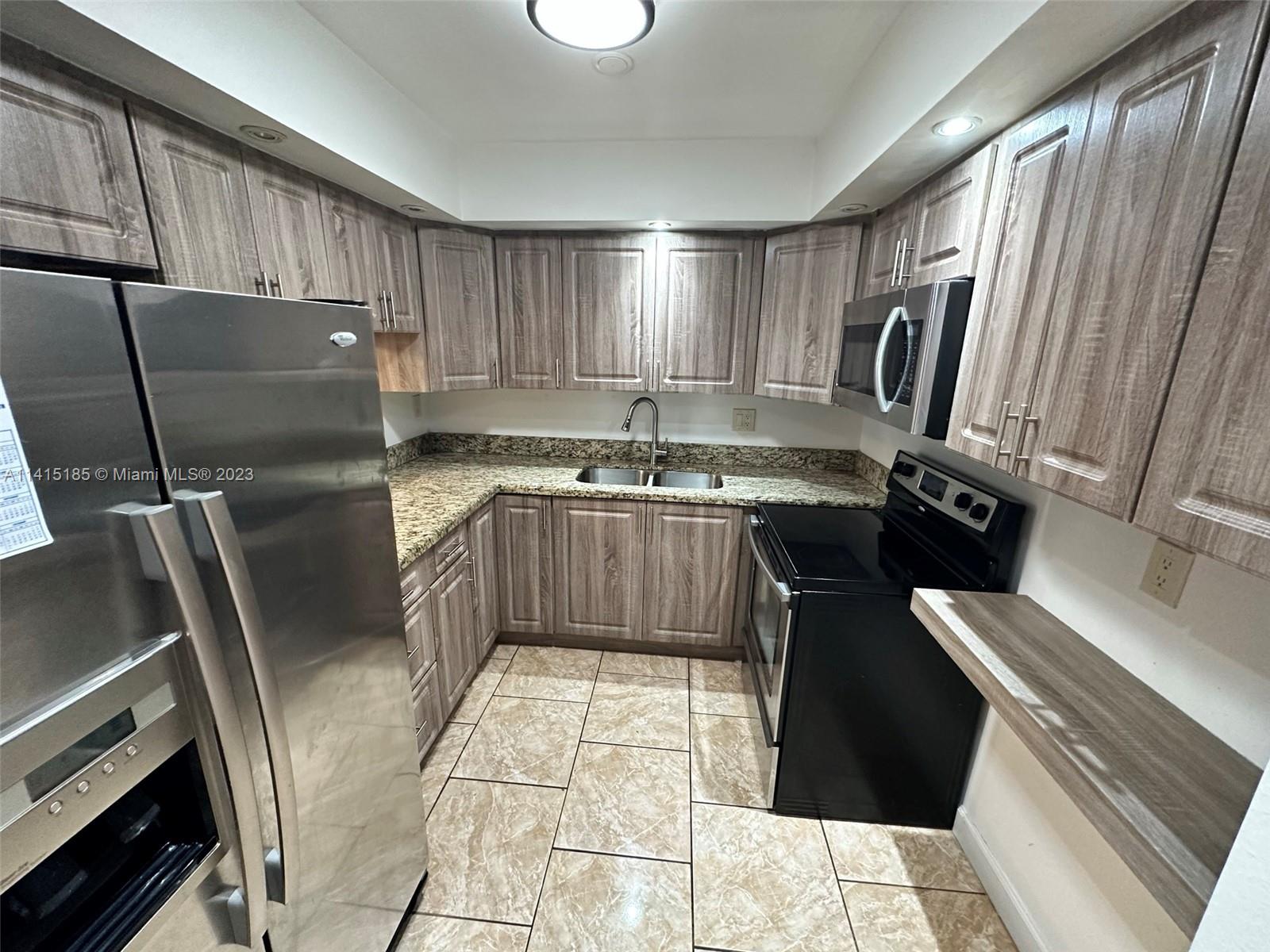 PALMETTO GARDENS NORTH CO - Residential Lease