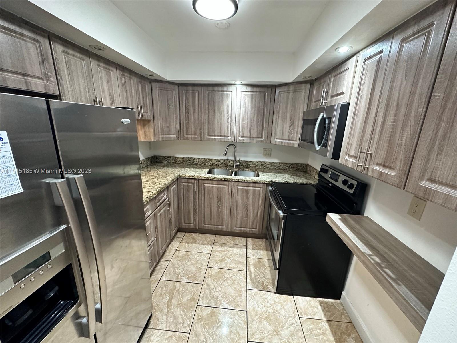 PALMETTO GARDENS NORTH CO - Residential Lease