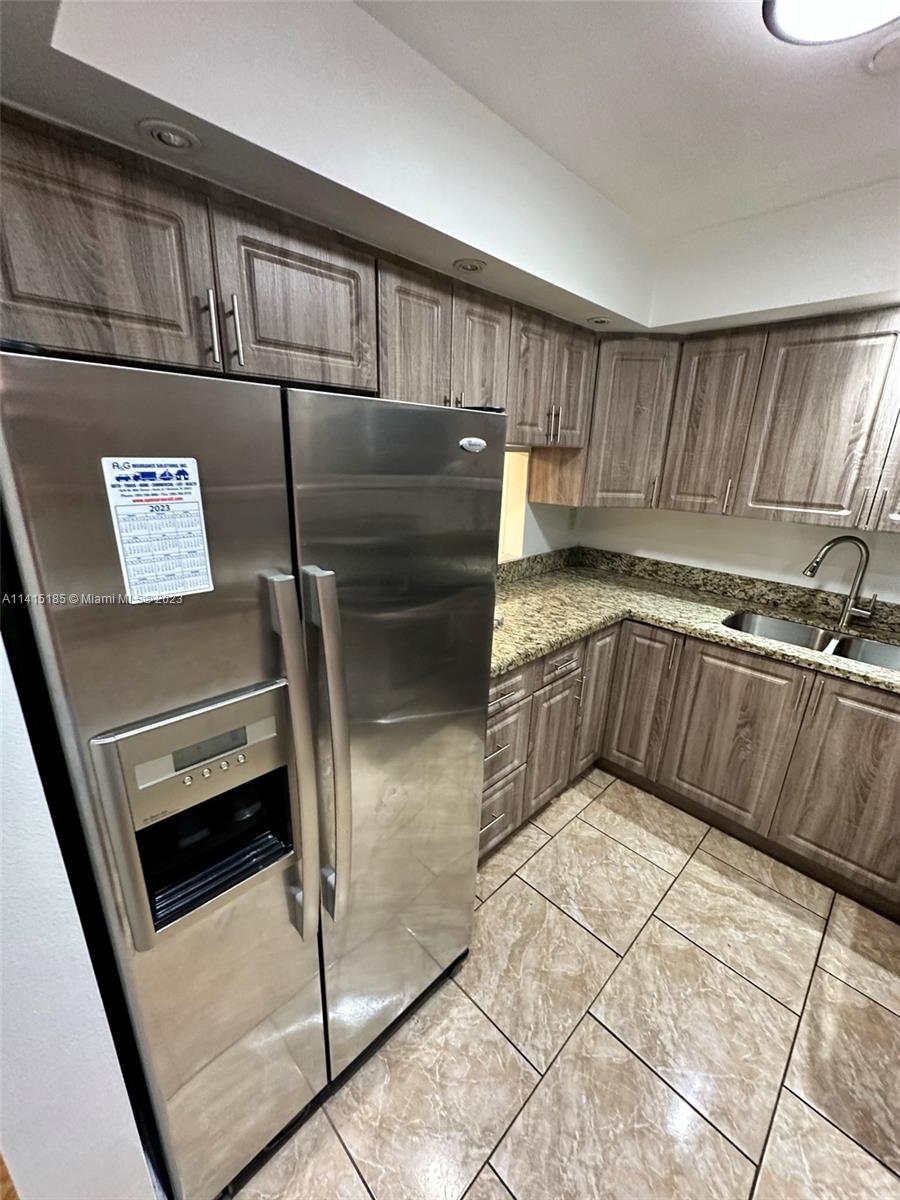 PALMETTO GARDENS NORTH CO - Residential Lease