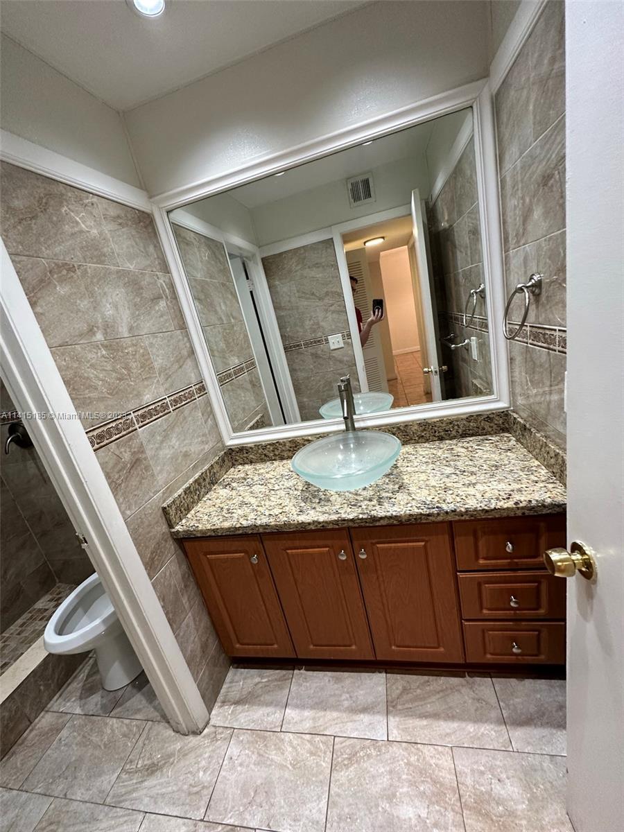 PALMETTO GARDENS NORTH CO - Residential Lease