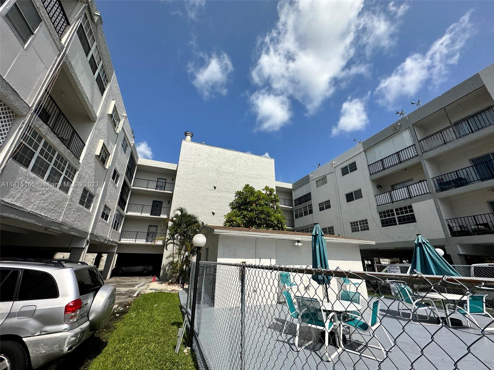PALMETTO GARDENS NORTH CO - Residential Lease