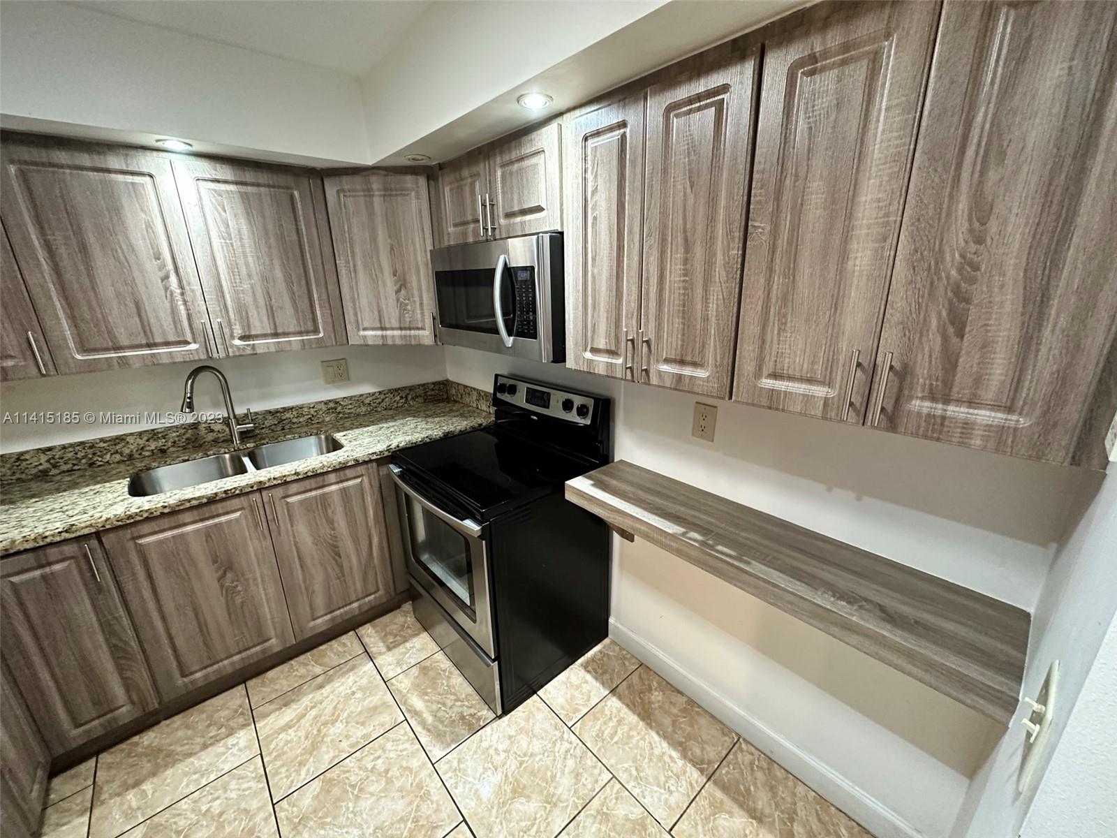 PALMETTO GARDENS NORTH CO - Residential Lease