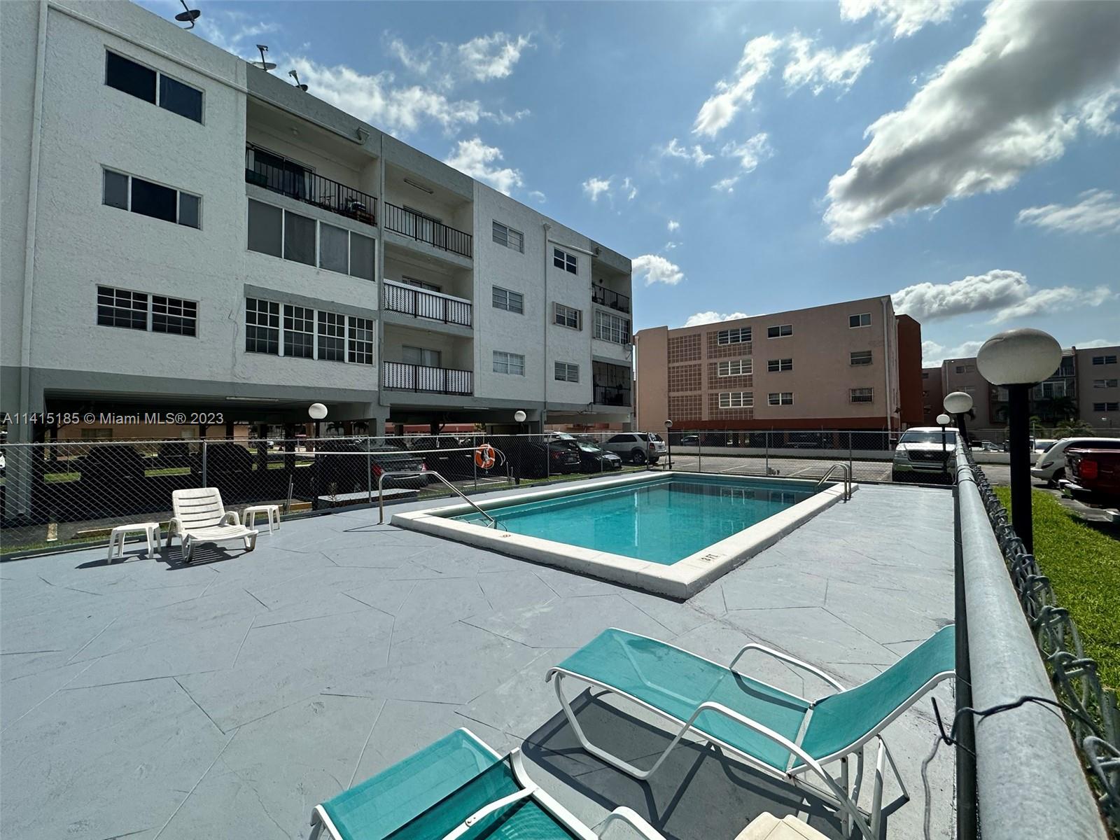 PALMETTO GARDENS NORTH CO - Residential Lease