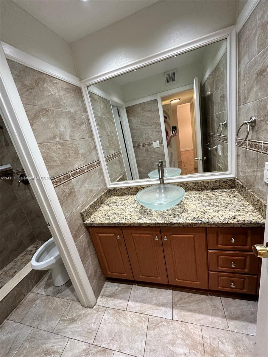 PALMETTO GARDENS NORTH CO - Residential Lease