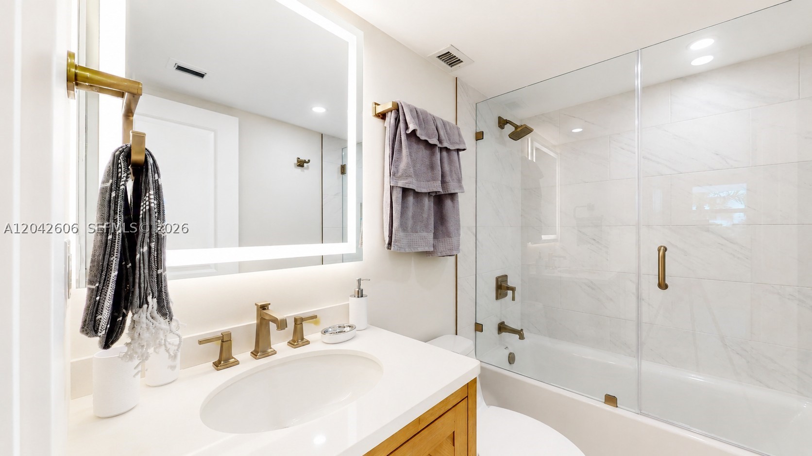 KEY BISCAYNE COMMODORE CL - Residential