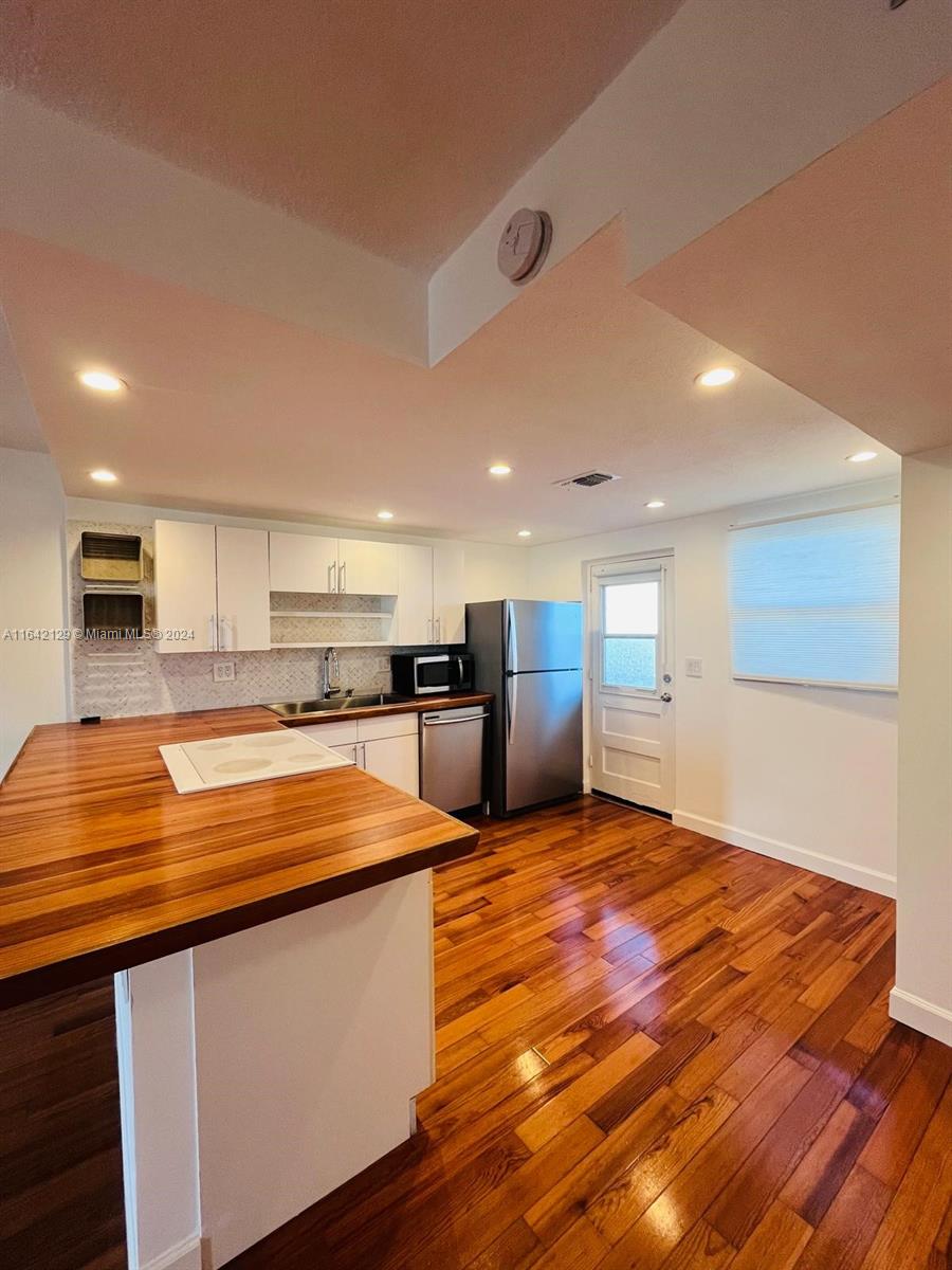 BYRON GARDENS CONDO - Residential Lease