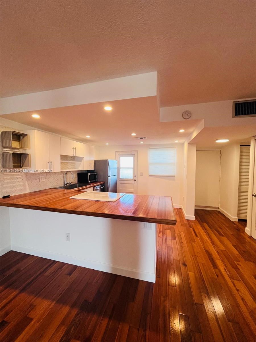 BYRON GARDENS CONDO - Residential Lease