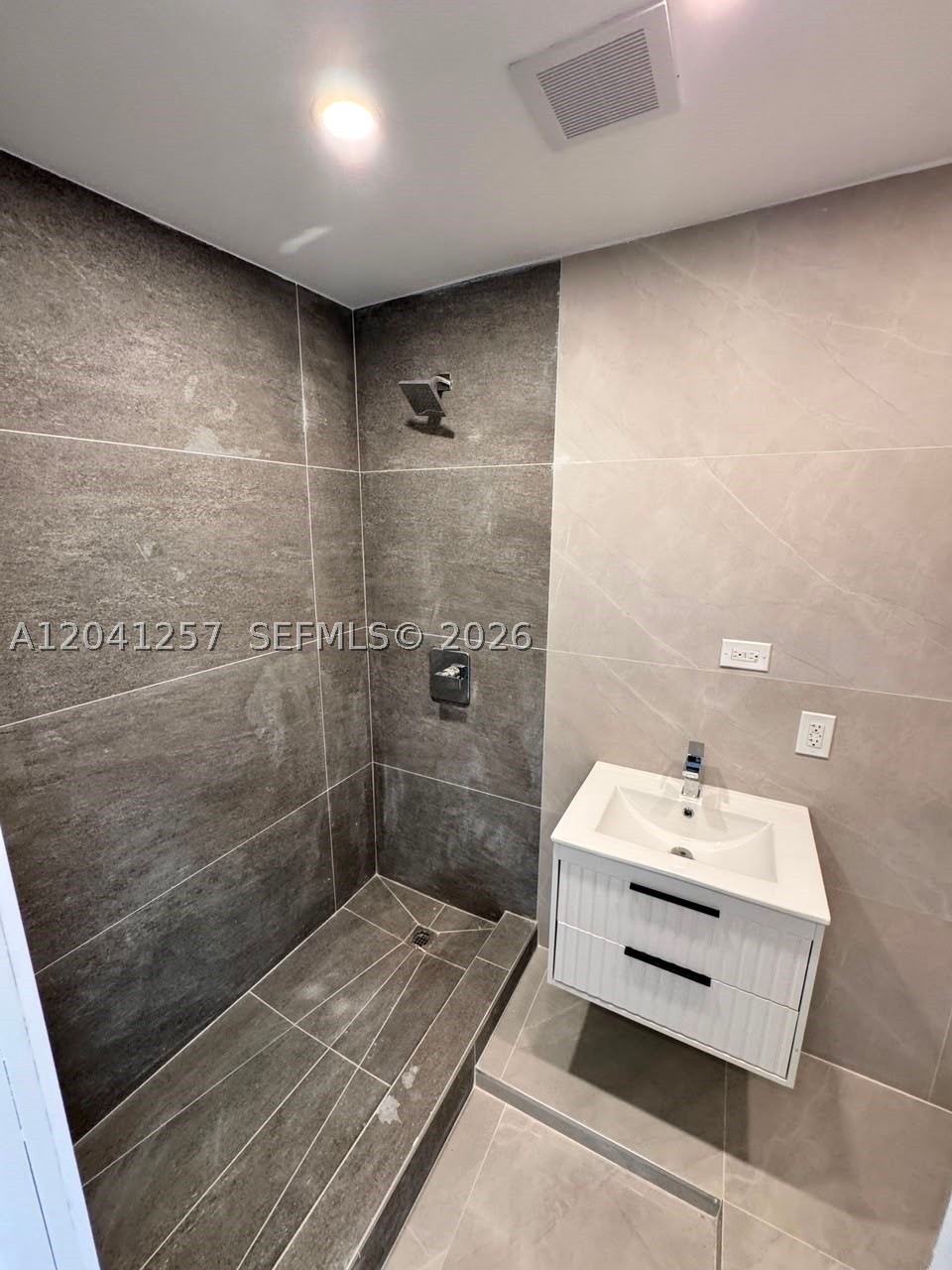IVES ESTATES SEC 1 - Residential