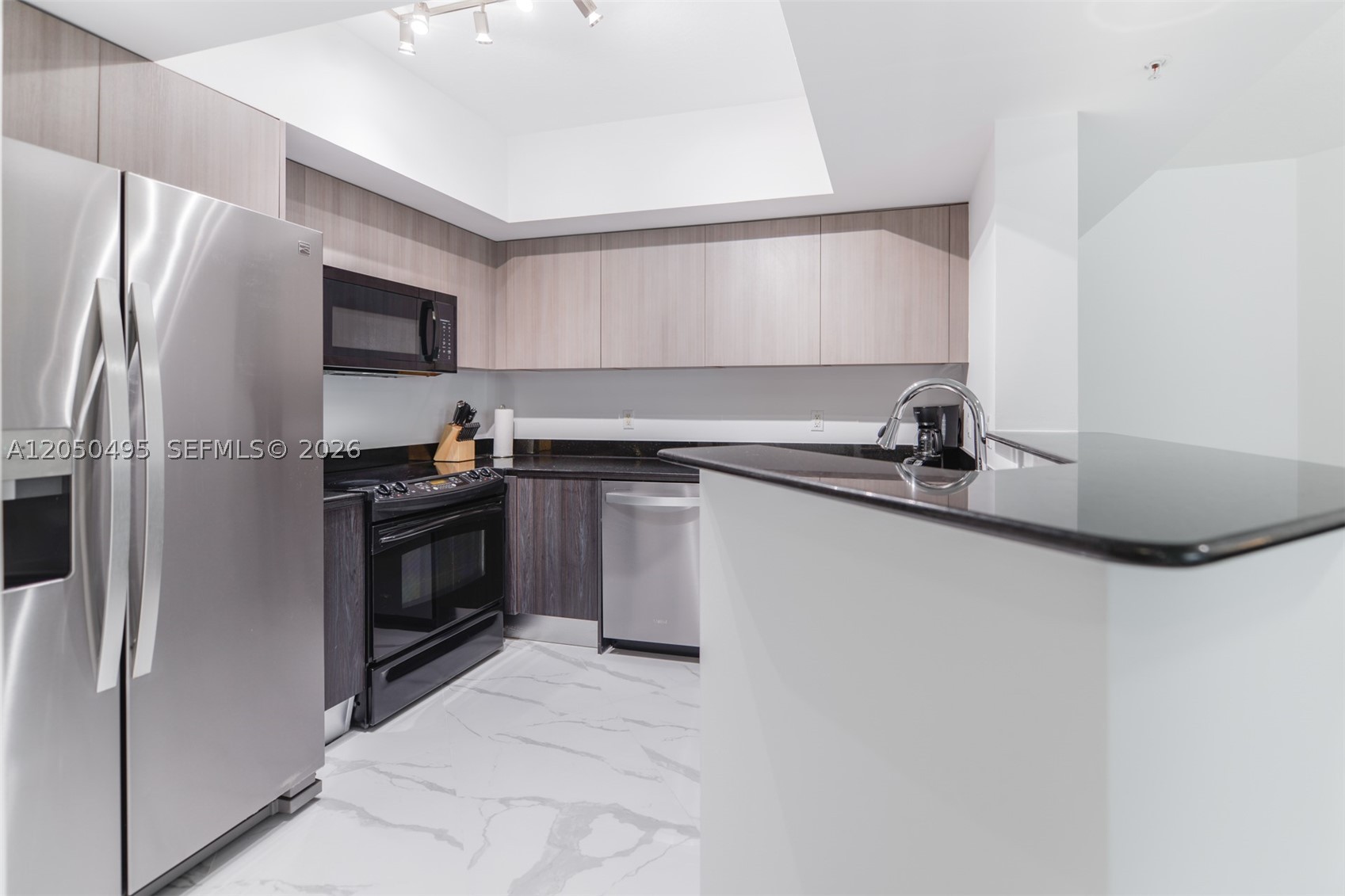 LA PERLA CONDO - Residential Lease