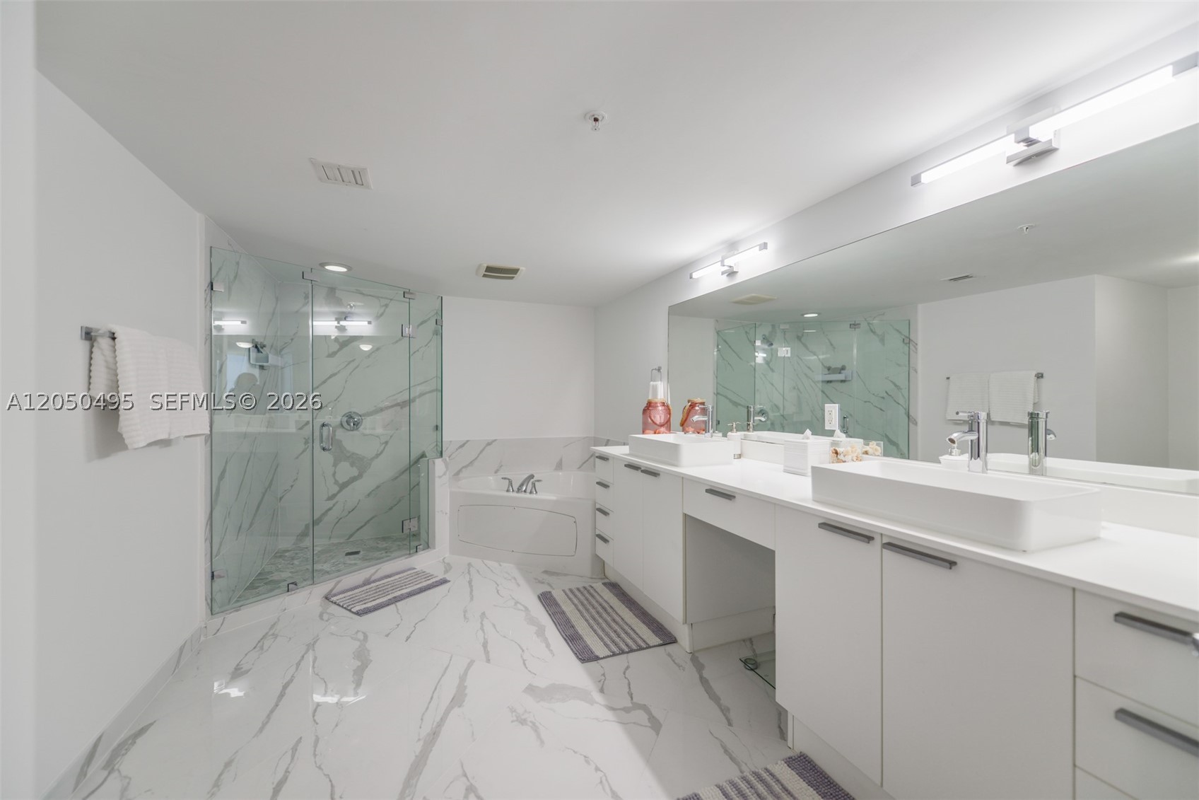 LA PERLA CONDO - Residential Lease