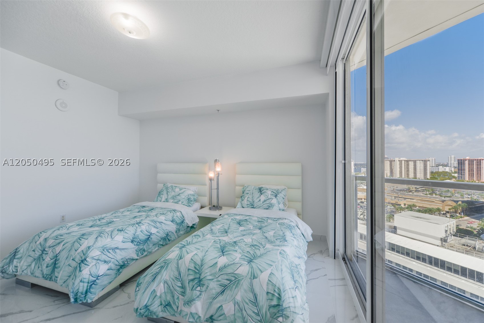 LA PERLA CONDO - Residential Lease