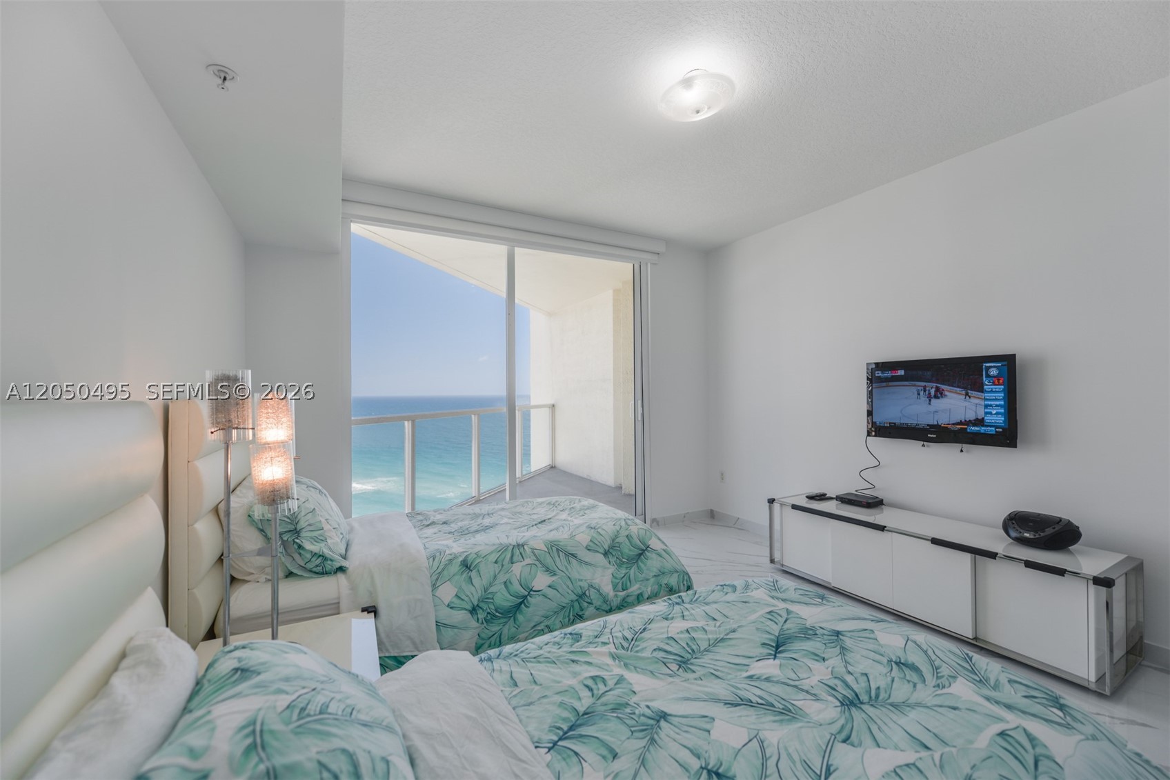 LA PERLA CONDO - Residential Lease