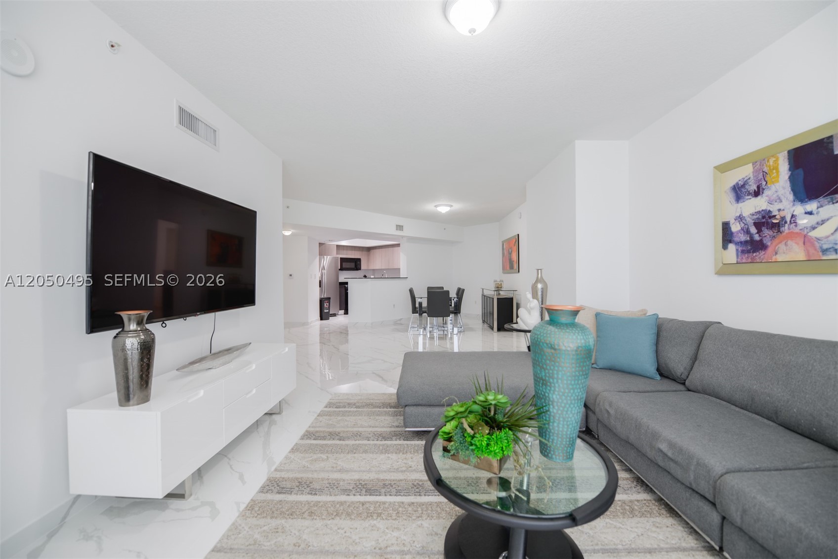 LA PERLA CONDO - Residential Lease