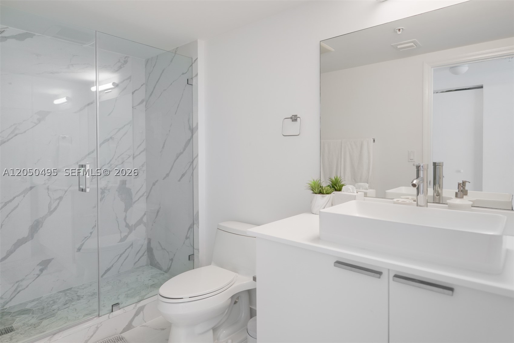 LA PERLA CONDO - Residential Lease