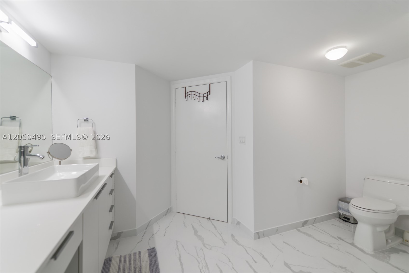 LA PERLA CONDO - Residential Lease