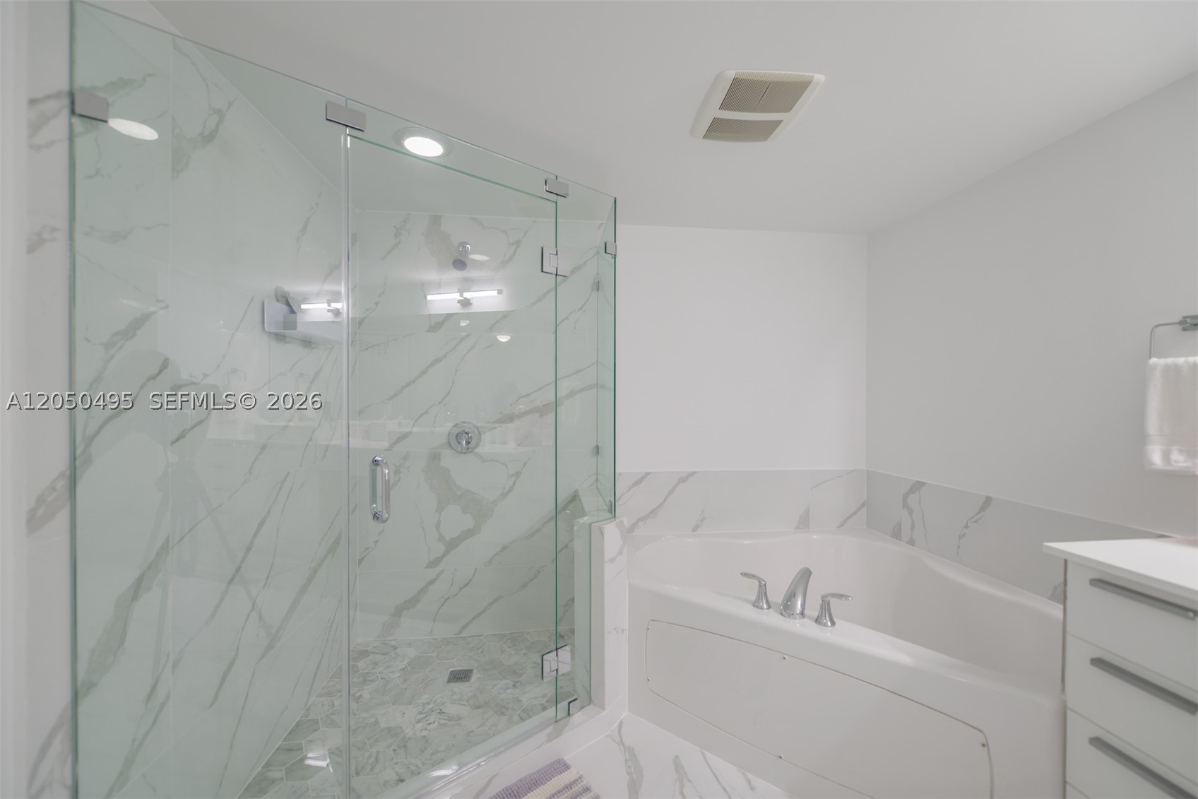 LA PERLA CONDO - Residential Lease