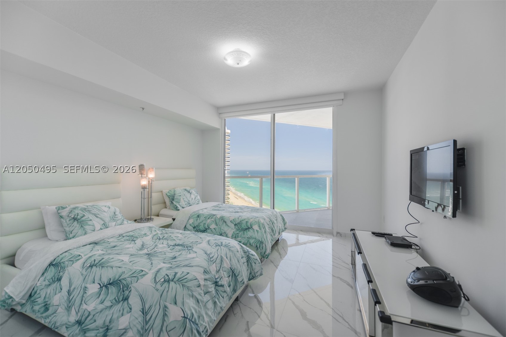 LA PERLA CONDO - Residential Lease
